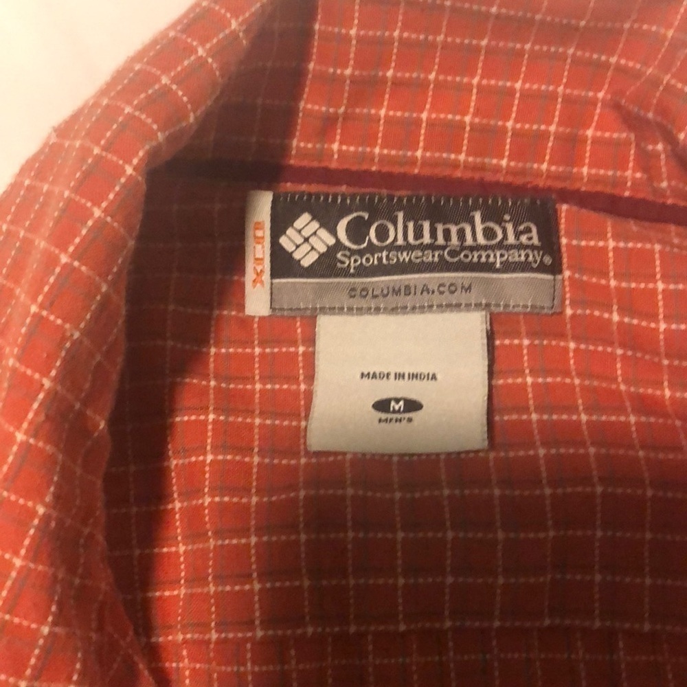 Columbia men’s Breathable short sleeve shirt medium in a burnt orange w designs - Picture 2 of 7